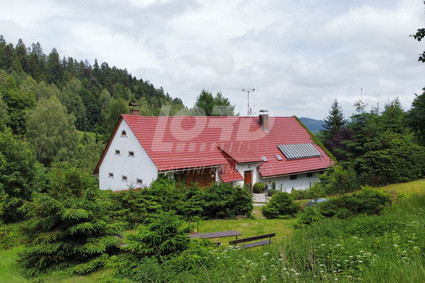 Velkorysé hospodářské stavení v překrásné přírodě - Fotka 48