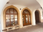 Přenechání pronájmu zavedeného obchodu – bylinné lékárny - v historickém centru HK