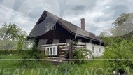 Původní roubená chalupa u Českého ráje
